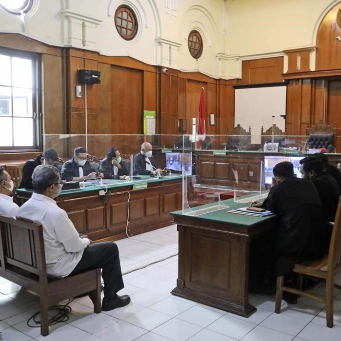 Indonesia jails organizer, security chief in soccer tragedy